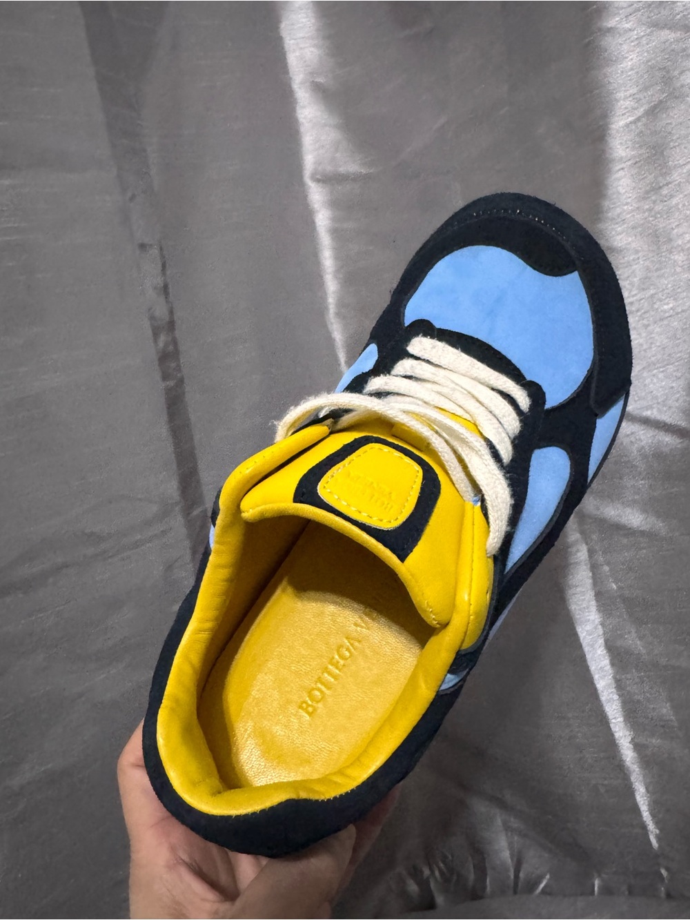 Sneakers Unisex Light Blue and Black Retro Runner with Yellow Accent - Picture 13 of 16